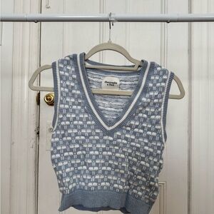 Abercrombie & Fitch Light Blue and White Patterned Vest